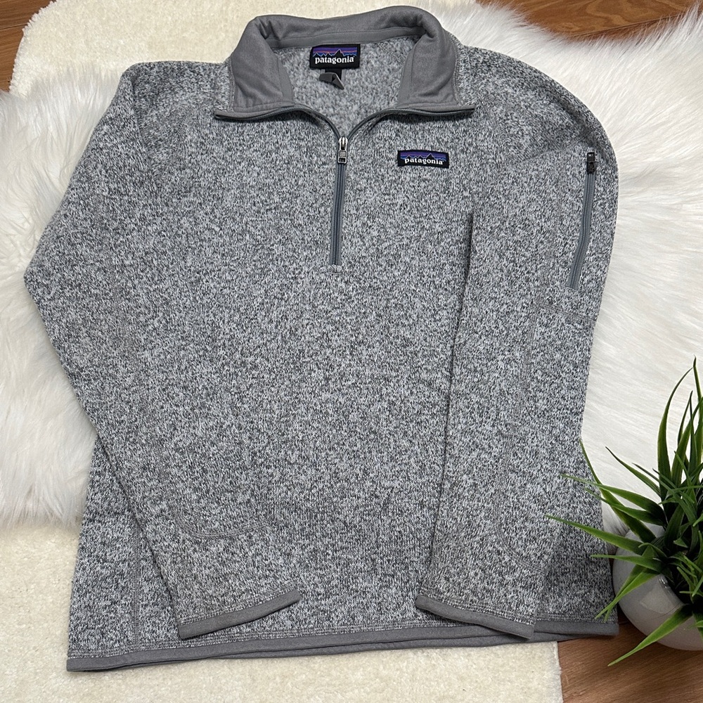 Woman’s Patagonia Heathered Gray Fleece Pullover size s